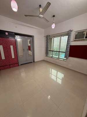 Room in 3 BHK Apartment at Garden Enclave, Pokhran Road No One – for Rent