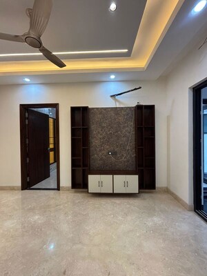 Room in 6 BHK Independent House at Sector 79 – for Sale