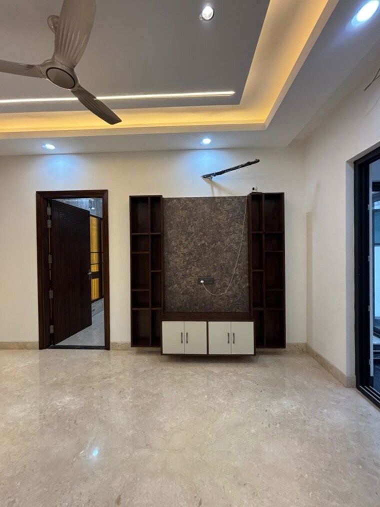 Room, sector 79 6 Bedroom 250 Sq.Yd. Independent House In Sector 79 Mohali 10508381