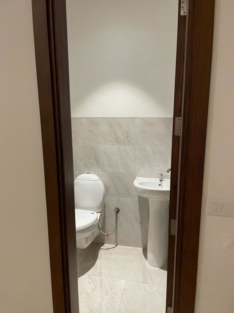 Bathroom, green park Commercial Office Space 1500 Sq.Ft. In Green Park Delhi 10508409