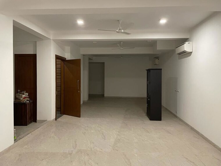 Room, green park Commercial Office Space 1500 Sq.Ft. In Green Park Delhi 10508409