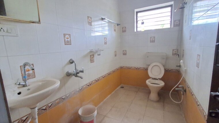 Bathroom, saket-township 3 Bedroom 1800 Sq.Ft. Villa In Kapra Hyderabad 10508407