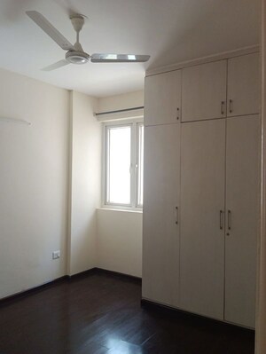 Room in 3 BHK Apartment at BPTP Park Street , Sector 37d – for Sale
