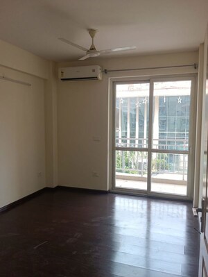Room in 3 BHK Apartment at BPTP Park Street , Sector 37d – for Sale