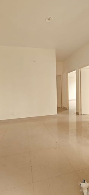 Room in 3 BHK Apartment at Pardos Okas Residency, Sushant Golf City – for Rent
