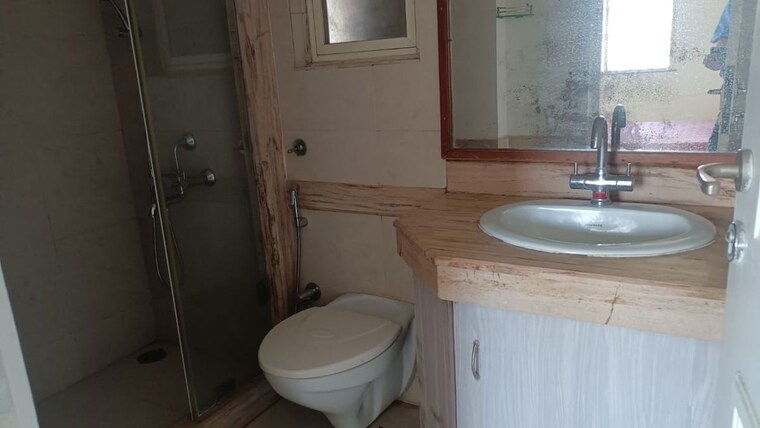 Bathroom, hiranandani-glen-croft 3 Bedroom 1300 Sq.Ft. Apartment In Powai Mumbai 10508501