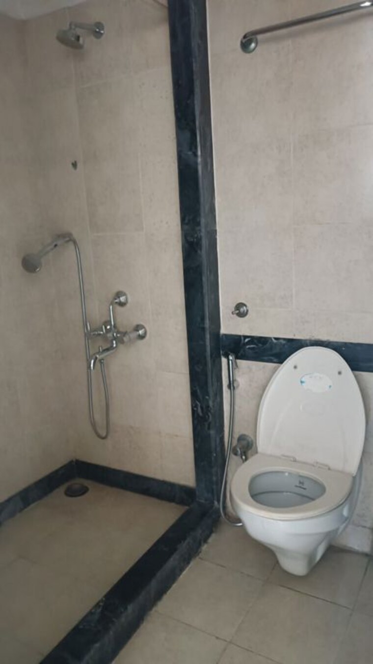 Bathroom, hiranandani-glen-croft 3 Bedroom 1300 Sq.Ft. Apartment In Powai Mumbai 10508501