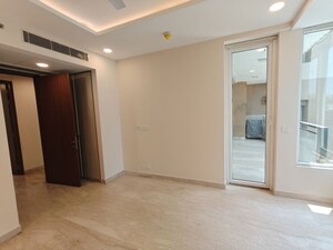 Room in 3.5 BHK Apartment at Ambience Tivertone, Sector 50 – for Rent