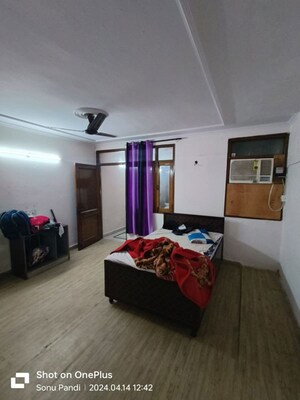Bedroom in 2 BHK Builder Floor at Sant Nagar – for Rent