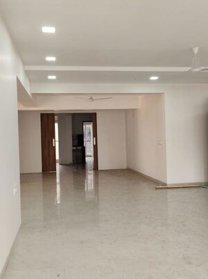 Room in 3 BHK Apartment at Prabhadevi CHS, Prabhadevi – for Sale
