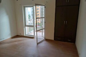Room in 3 BHK Apartment at BPTP Park Grandeura, Sector 82 – for Rent