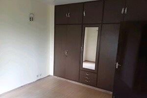 Room in 3 BHK Apartment at BPTP Park Grandeura, Sector 82 – for Rent