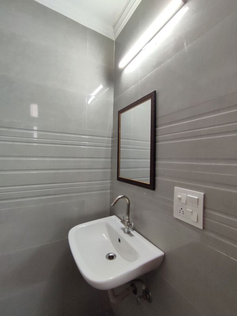 Bathroom, sector 46 2 Bedroom 1200 Sq.Ft. Builder Floor In Sector 46 Gurgaon 10508631