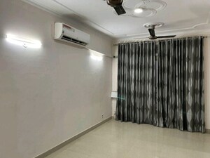 Room in 3 BHK Apartment at Piyush Heights, Sector 89 – for Rent