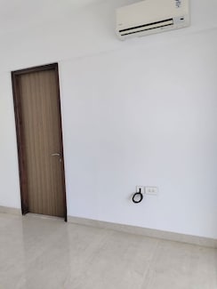 2 BHK + Prayer Room,Servant Room,Study Room,Extra Room,Basement,Store Room Apartment For Sale in Lodha Worli