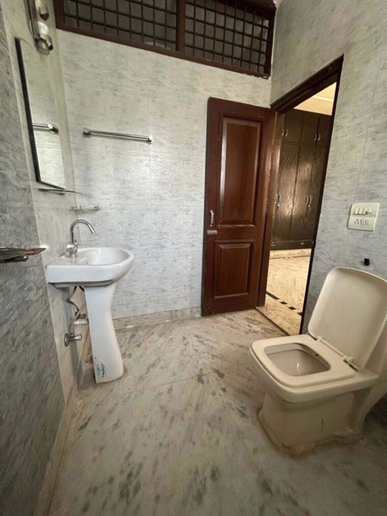 Bathroom, alphacorp-gurgaon-one-22 4 Bedroom 2100 Sq.Ft. Builder Floor In Sector 22 Gurgaon 10508656