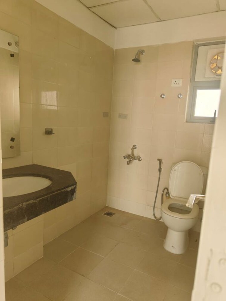 Bathroom, vatika-city-homes 3 Bedroom 1690 Sq.Ft. Apartment In Sector 83 Gurgaon 10508649