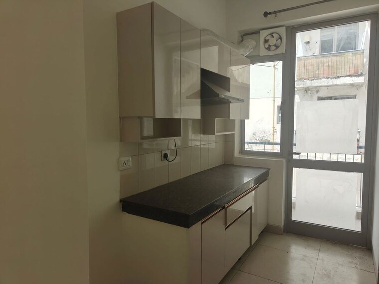Kitchen, vatika-city-homes 3 Bedroom 1690 Sq.Ft. Apartment In Sector 83 Gurgaon 10508649