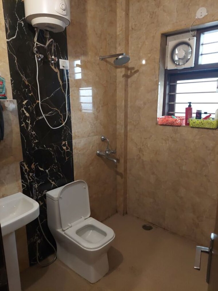 Bathroom, alphacorp-gurgaon-one-22 3 Bedroom 1500 Sq.Ft. Builder Floor In Sector 22 Gurgaon 10508697