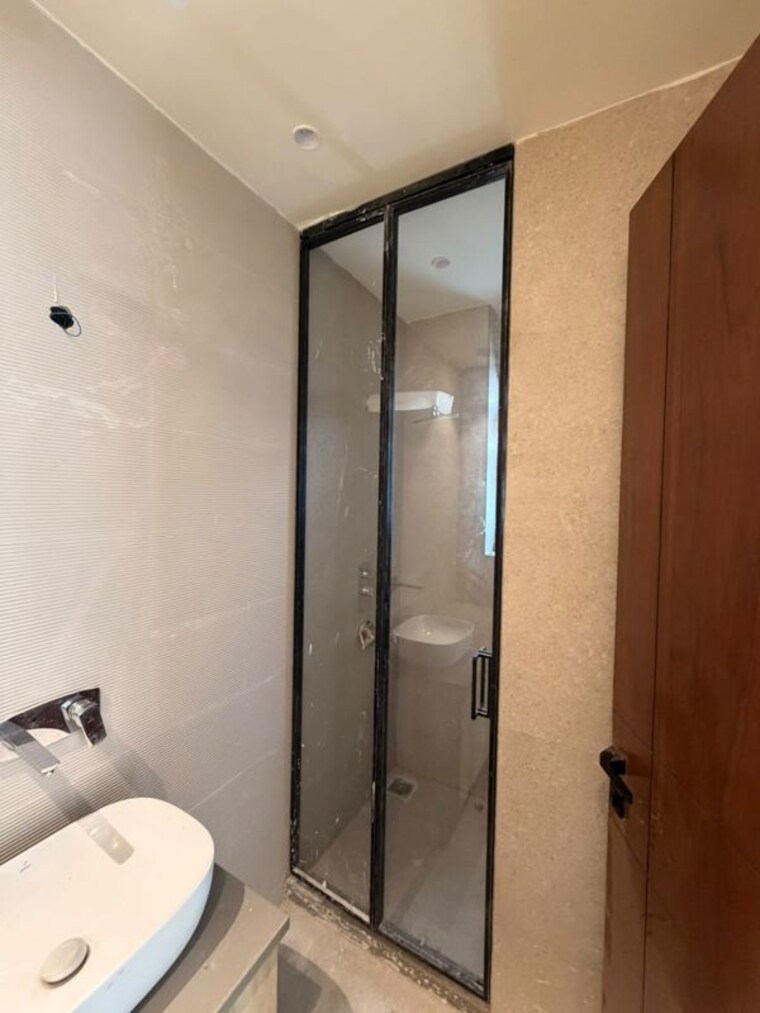 Bathroom, east of kailash 2 Bedroom 100 Sq.Yd. Builder Floor In East Of Kailash Delhi 10508702