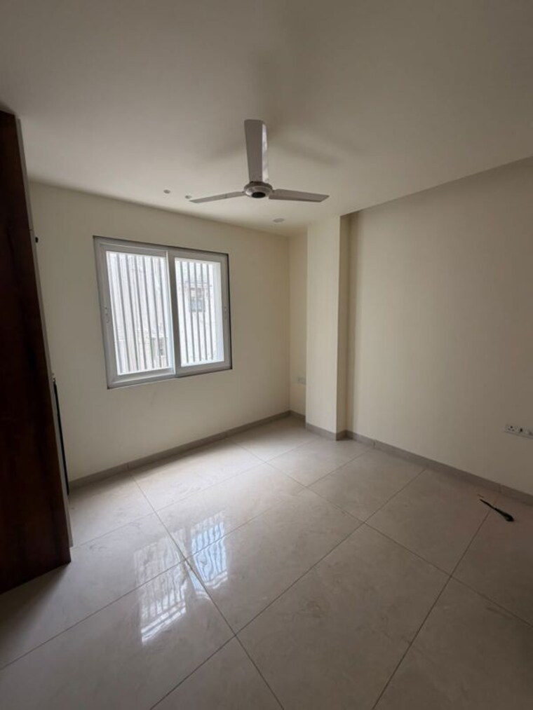 Room, east of kailash 2 Bedroom 100 Sq.Yd. Builder Floor In East Of Kailash Delhi 10508702