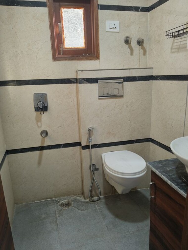 Bathroom, panchsheel vihar 2 Bedroom 900 Sq.Ft. Apartment In Panchsheel Vihar Delhi 10508768