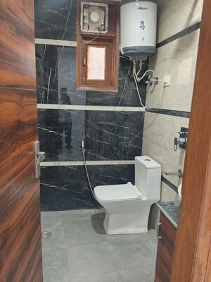 Team Area in 2 BHK Apartment at Panchsheel Vihar – for Rent