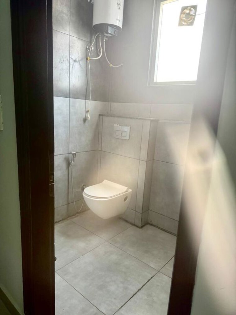 Bathroom, sector 55 2 Bedroom 1100 Sq.Ft. Builder Floor In Sector 55 Gurgaon 10508780