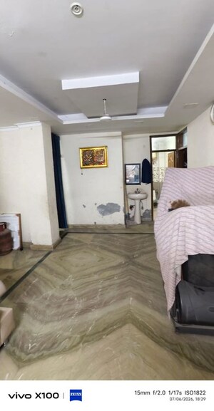 Room in 3 BHK Apartment at Okhla Vihar – for Sale