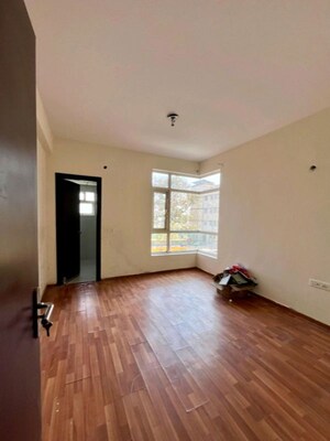 Room in 3 BHK Apartment at Spr Imperial Estate, Sector 82 – for Rent