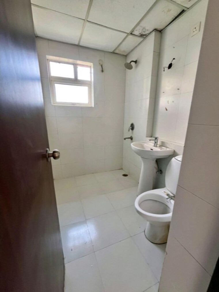 Bathroom, spr-imperial-estate 3 Bedroom 2105 Sq.Ft. Apartment In Sector 82 Faridabad 10508799