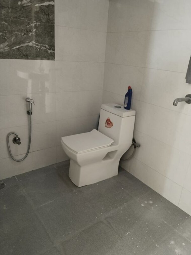 Bathroom, panchsheel vihar 2 Bedroom 900 Sq.Ft. Apartment In Panchsheel Vihar Delhi 10508797
