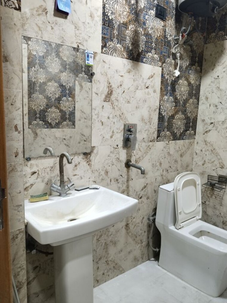 Bathroom, panchsheel vihar 2 Bedroom 900 Sq.Ft. Apartment In Panchsheel Vihar Delhi 10508797