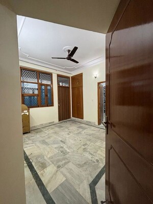 Room in 3.5 BHK Apartment at Sector 11 Dwarka – for Rent