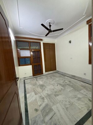 Room in 3.5 BHK Apartment at Sector 11 Dwarka – for Rent