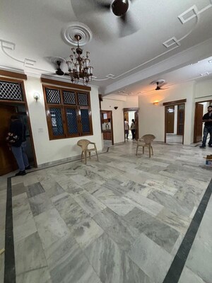 Room in 3.5 BHK Apartment at Sector 11 Dwarka – for Rent