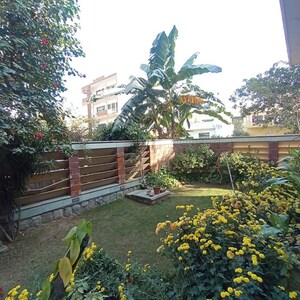 4 BHK Builder Floor – Garden View at Sector 21 - for Rent