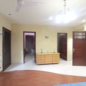 Room in 4 BHK Builder Floor at Sector 21 – for Rent