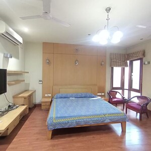 Bedroom in 4 BHK Builder Floor at Sector 21 – for Rent