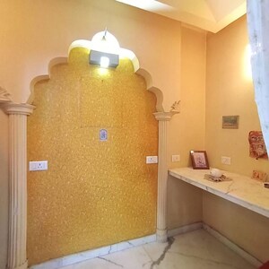 Room in 4 BHK Builder Floor at Sector 21 – for Rent