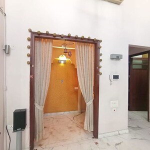 Building Lobby in 4 BHK Builder Floor at Sector 21 – for Rent