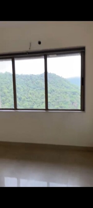Room in 2.5 BHK Apartment at Neelkanth Greens, Manpada – for Rent