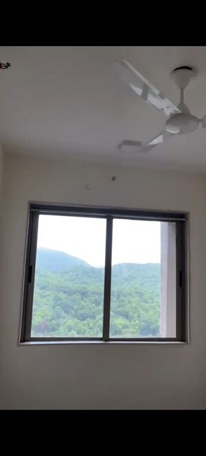 Room in 2.5 BHK Apartment at Neelkanth Greens, Manpada – for Rent