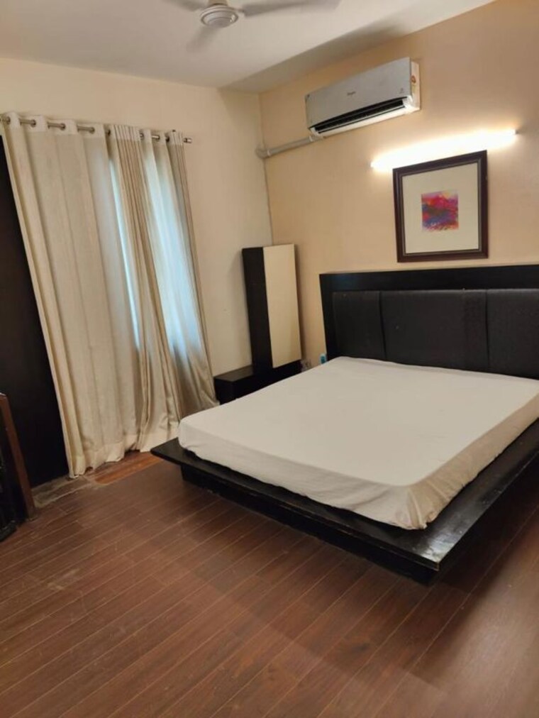 Bedroom, unitech-south-city-ii 6 Bedroom 4800 Sq.Ft. Builder Floor In Sector 50 Gurgaon 10508843