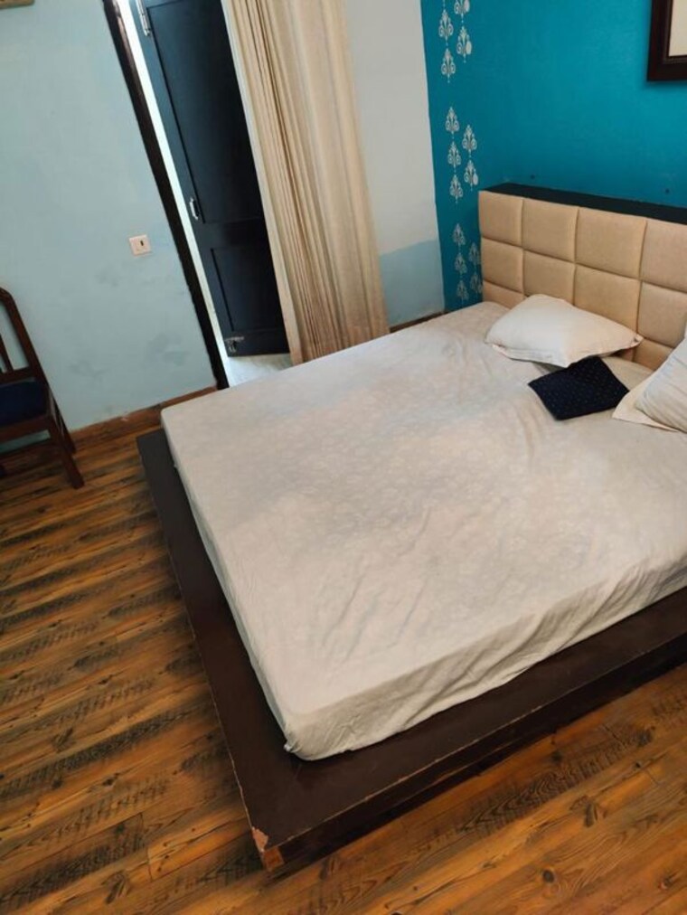 Bedroom, unitech-south-city-ii 6 Bedroom 4800 Sq.Ft. Builder Floor In Sector 50 Gurgaon 10508843
