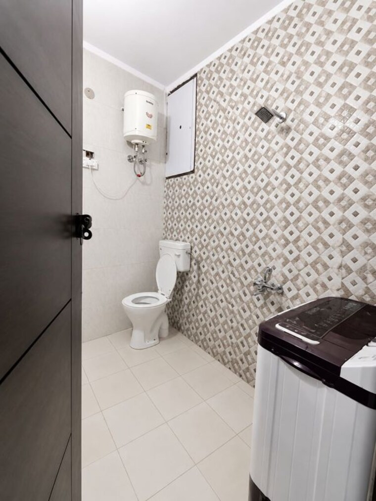 Bathroom, sainik farm 1 Bedroom 450 Sq.Ft. Apartment In Sainik Farm Delhi 10508884