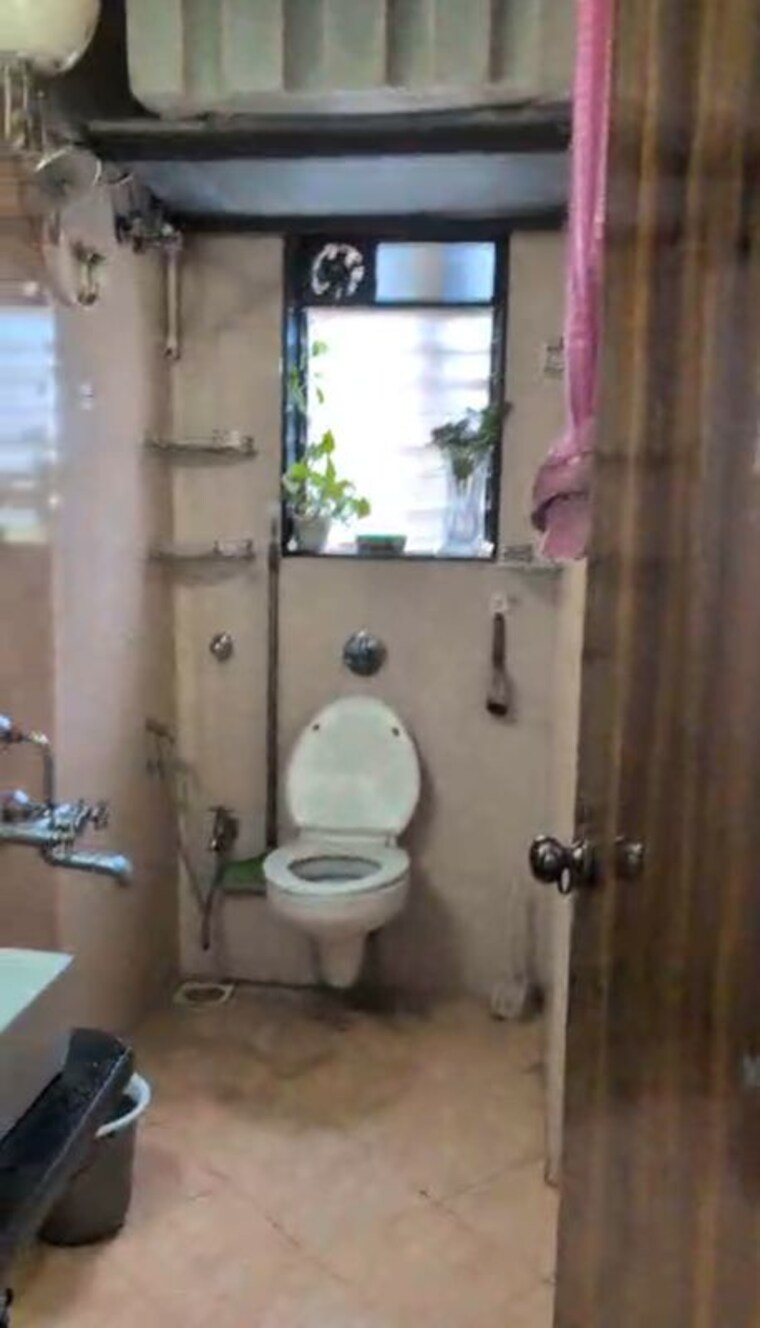 Bathroom, sudarshan-sky-garden 2 Bedroom 950 Sq.Ft. Apartment In Ghodbunder Road Thane 10508889