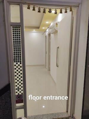 Building Lobby in 3 BHK Builder Floor at Sector 57 – for Rent