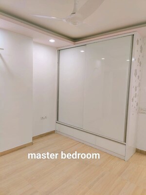 Room in 3 BHK Builder Floor at Sector 57 – for Rent