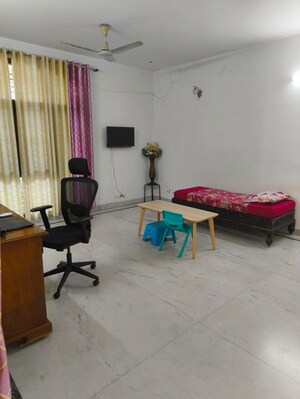 Living Room in 3 BHK Builder Floor at Sector 21 – for Rent